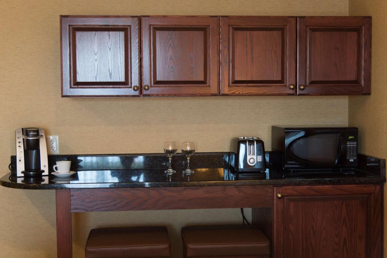 Best Western Plus Fredericton Hotel & Suites Εξωτερικό φωτογραφία