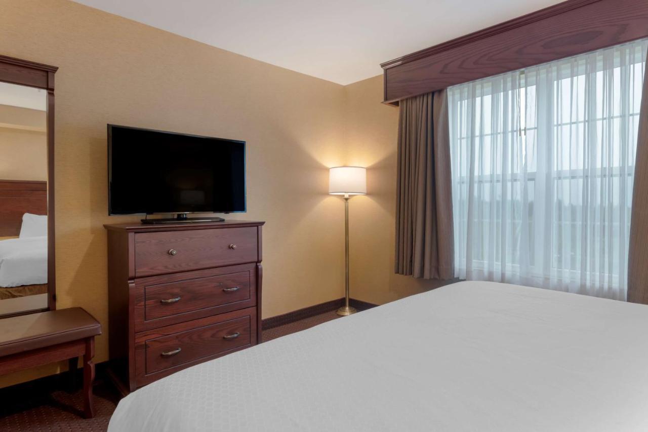 Best Western Plus Fredericton Hotel & Suites Εξωτερικό φωτογραφία