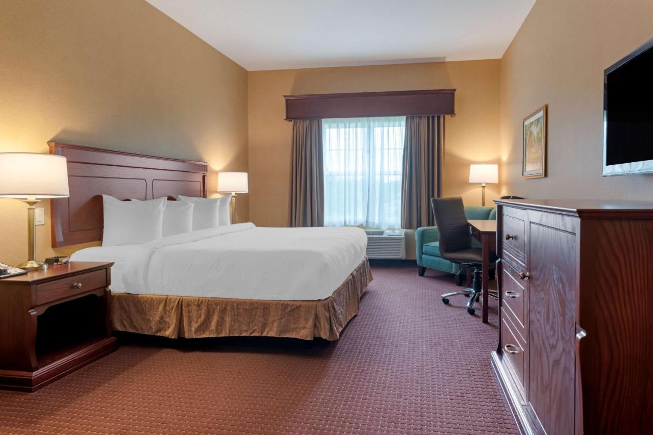 Best Western Plus Fredericton Hotel & Suites Εξωτερικό φωτογραφία