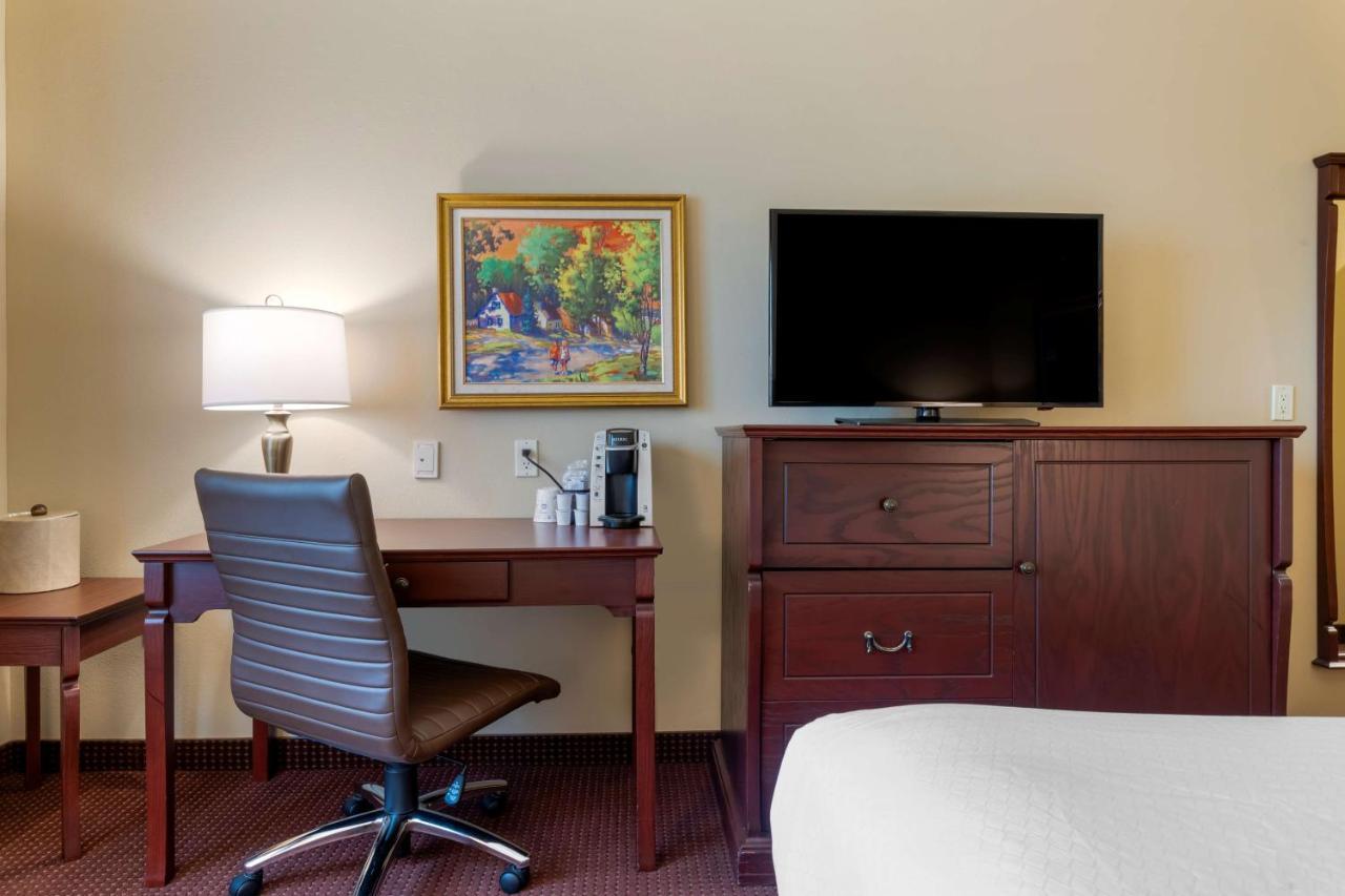 Best Western Plus Fredericton Hotel & Suites Εξωτερικό φωτογραφία