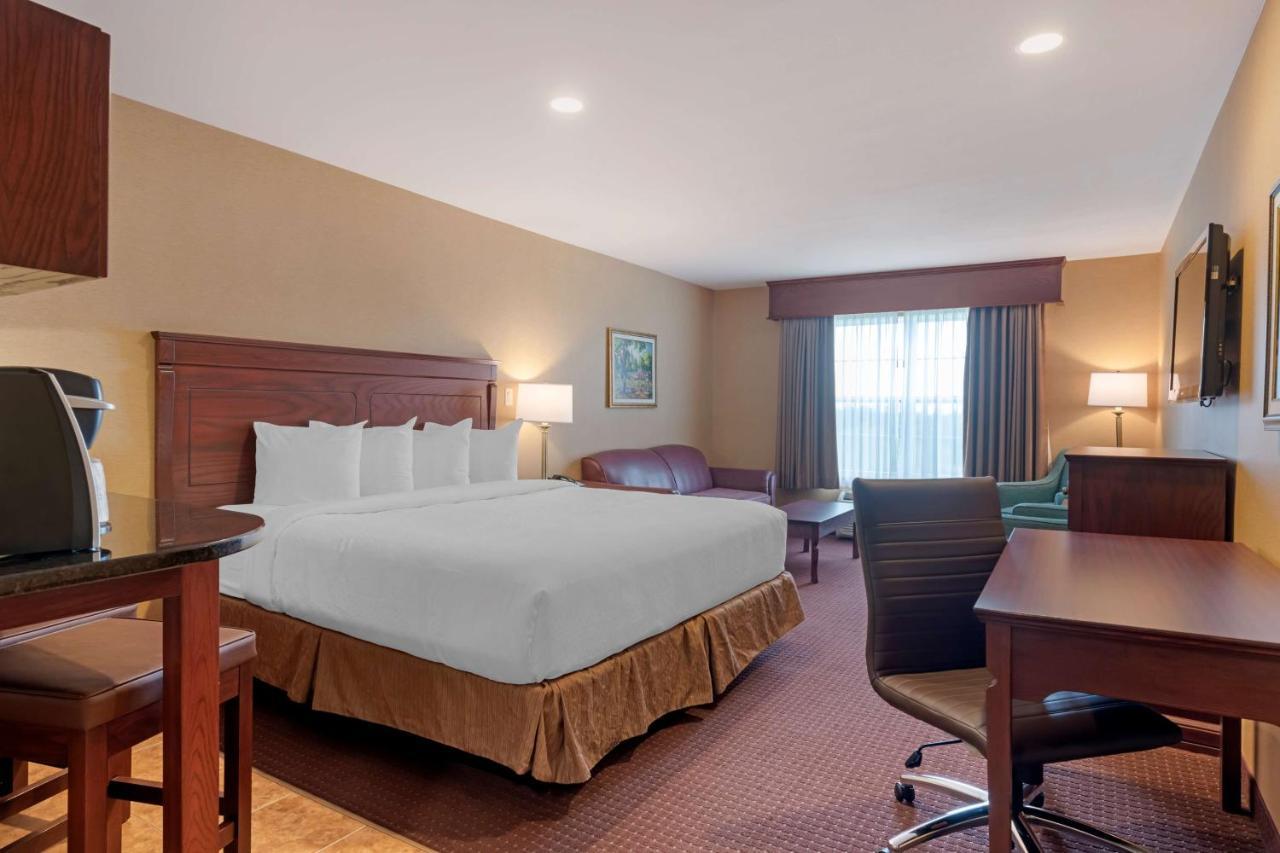 Best Western Plus Fredericton Hotel & Suites Εξωτερικό φωτογραφία