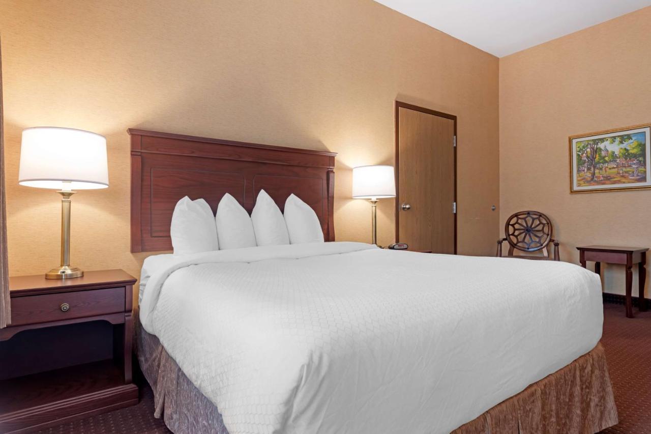 Best Western Plus Fredericton Hotel & Suites Εξωτερικό φωτογραφία