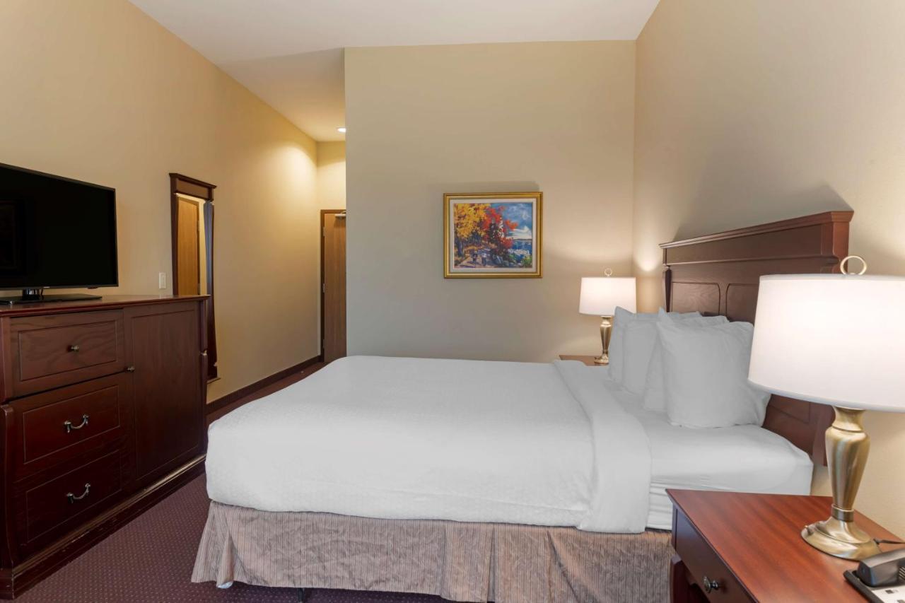 Best Western Plus Fredericton Hotel & Suites Εξωτερικό φωτογραφία