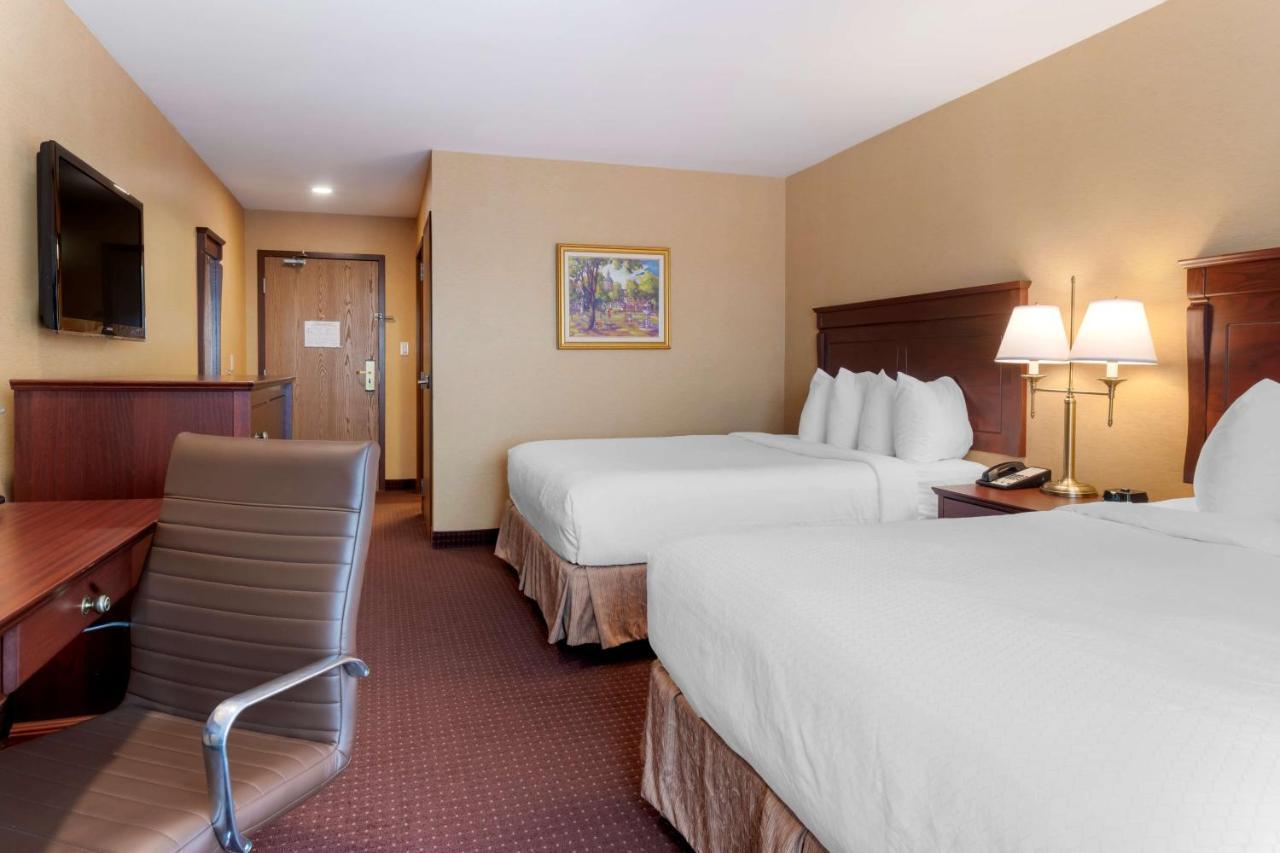 Best Western Plus Fredericton Hotel & Suites Εξωτερικό φωτογραφία