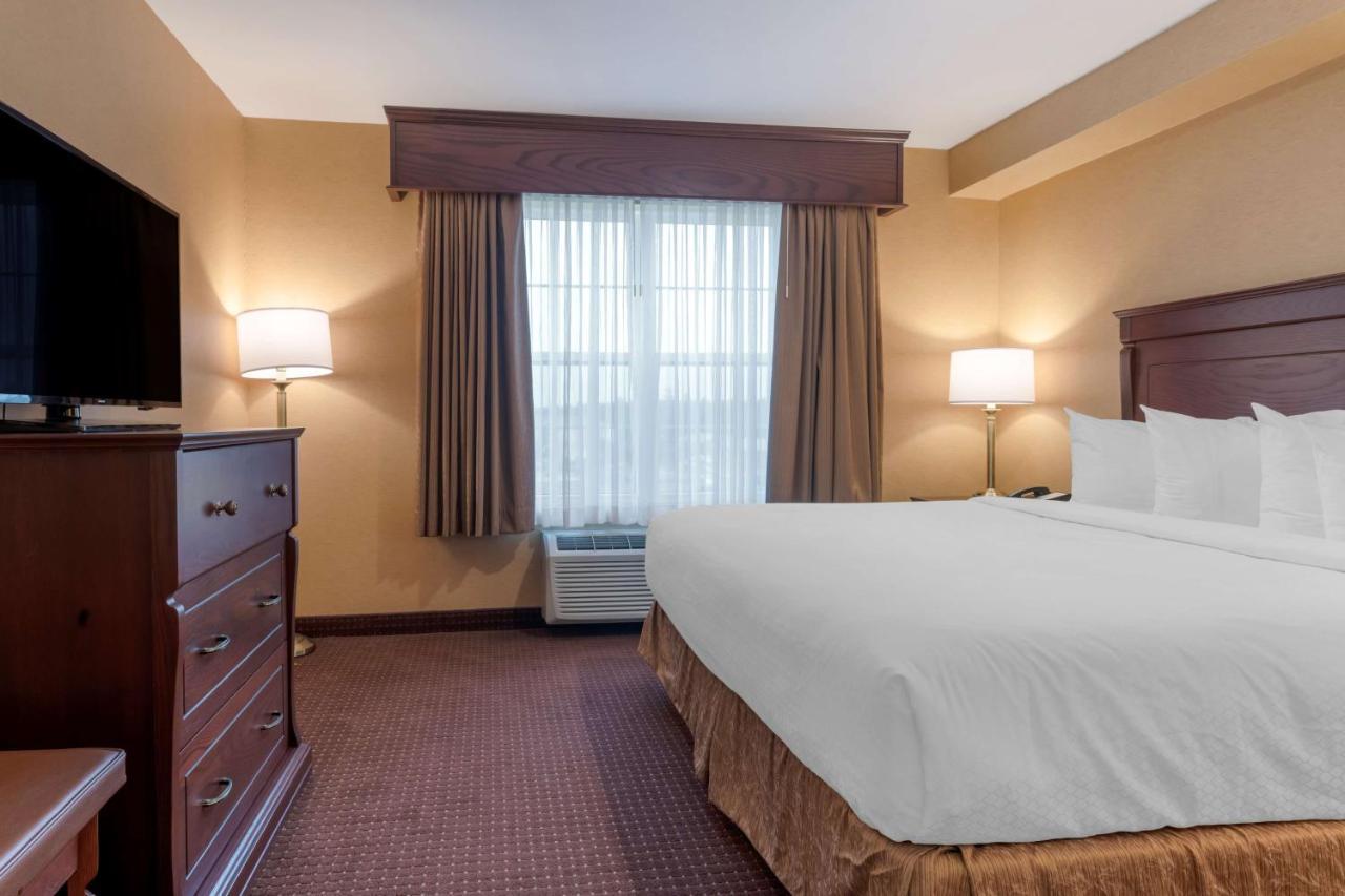 Best Western Plus Fredericton Hotel & Suites Εξωτερικό φωτογραφία
