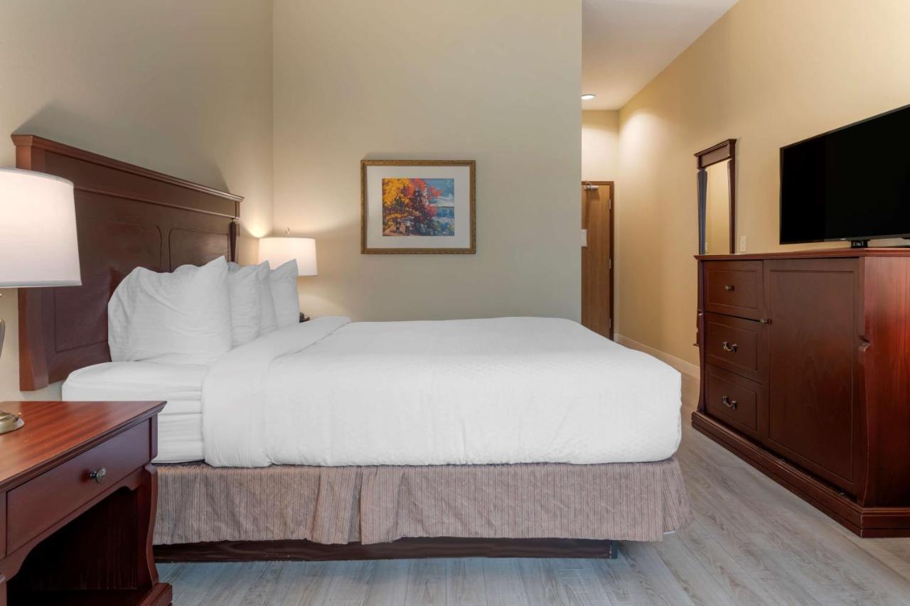 Best Western Plus Fredericton Hotel & Suites Εξωτερικό φωτογραφία