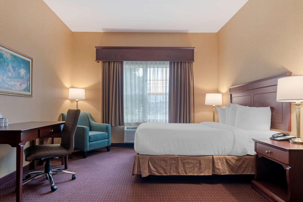 Best Western Plus Fredericton Hotel & Suites Εξωτερικό φωτογραφία