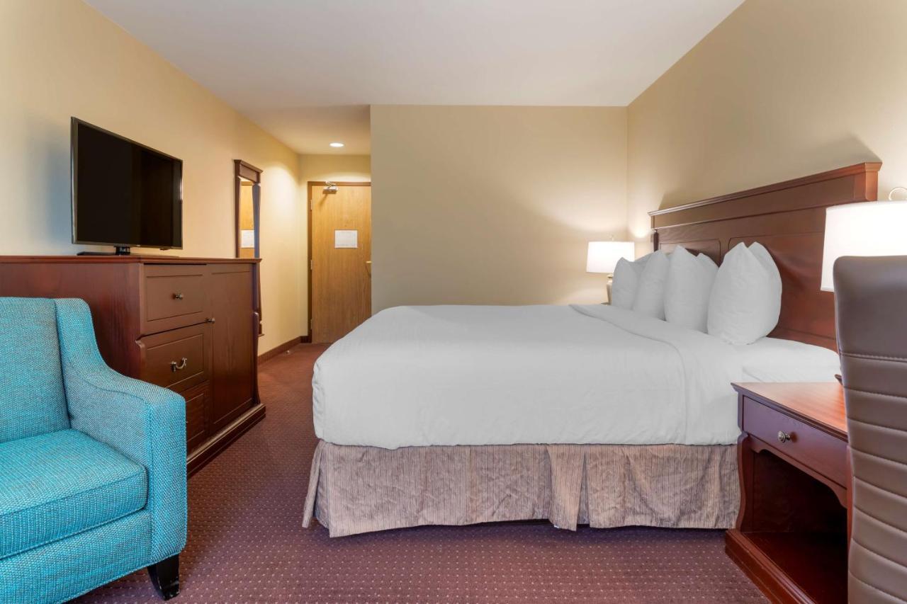 Best Western Plus Fredericton Hotel & Suites Εξωτερικό φωτογραφία