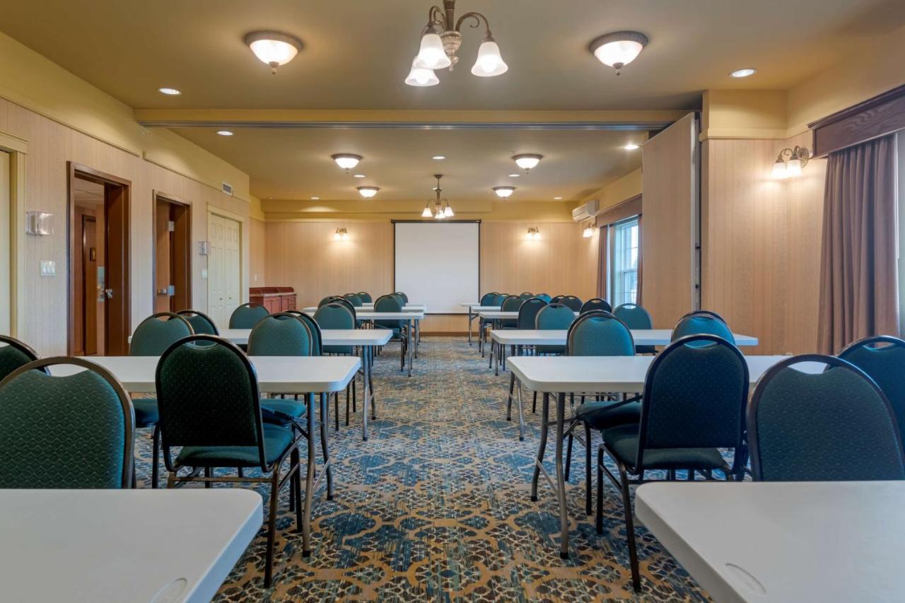 Best Western Plus Fredericton Hotel & Suites Εξωτερικό φωτογραφία