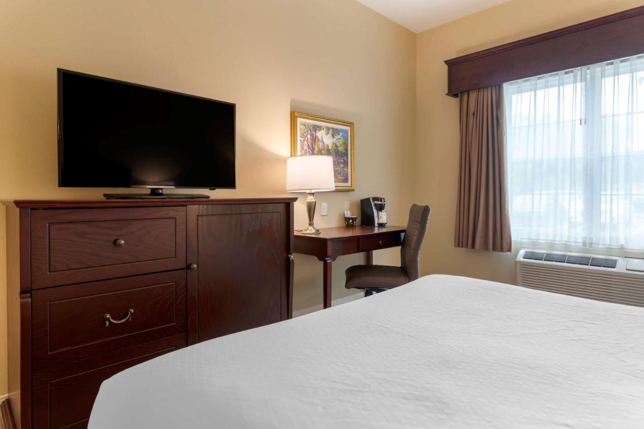 Best Western Plus Fredericton Hotel & Suites Εξωτερικό φωτογραφία