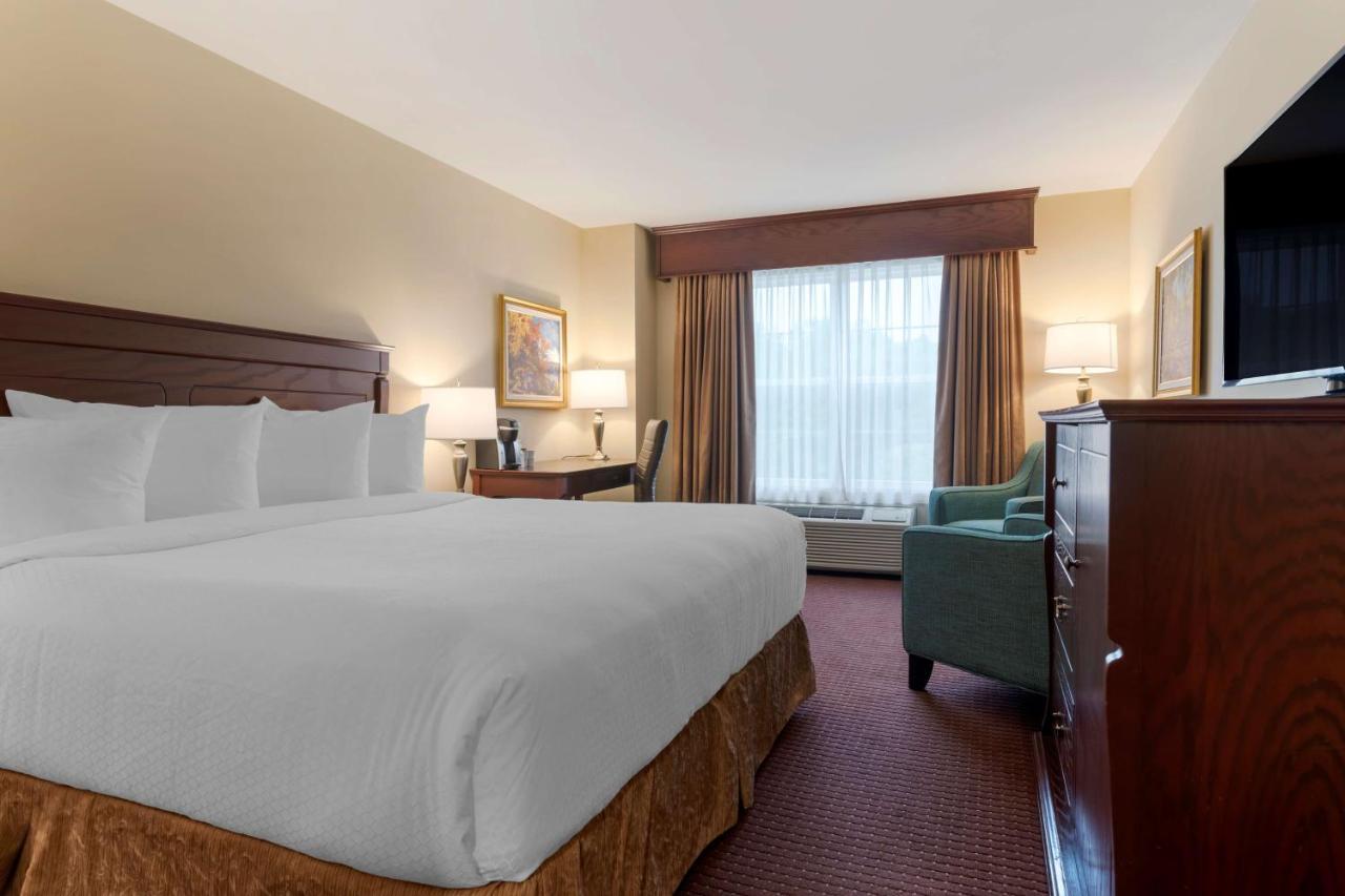 Best Western Plus Fredericton Hotel & Suites Εξωτερικό φωτογραφία