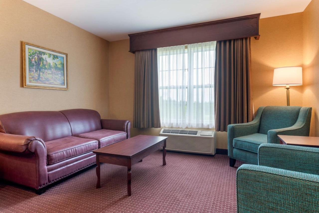 Best Western Plus Fredericton Hotel & Suites Εξωτερικό φωτογραφία